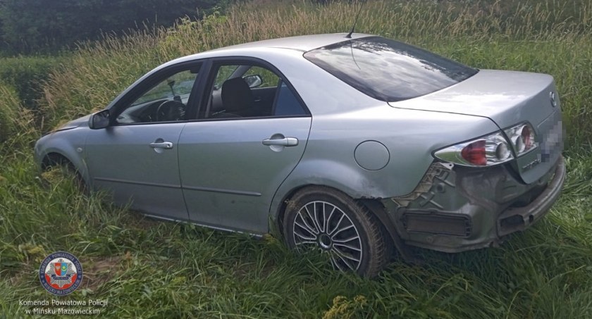 Przestępcy próbowali uciekać mazdą, a gdy auto utknęło na polu - pieszo FOT. KPP MIŃSK MAZOWIECKI