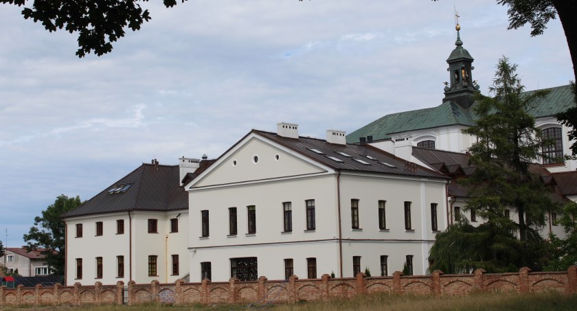 Wystawa poświęcona jest renowacji wyjątkowego zabytku - węgrowskiego klasztoru