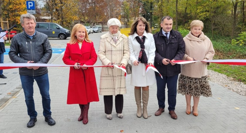 Oprócz nowej nawierzchni powstały też parkingi FOT. MAZOVIA.PL