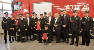 Przekazali fundusze dla Młodzieżowych Drużyn Pożarniczych